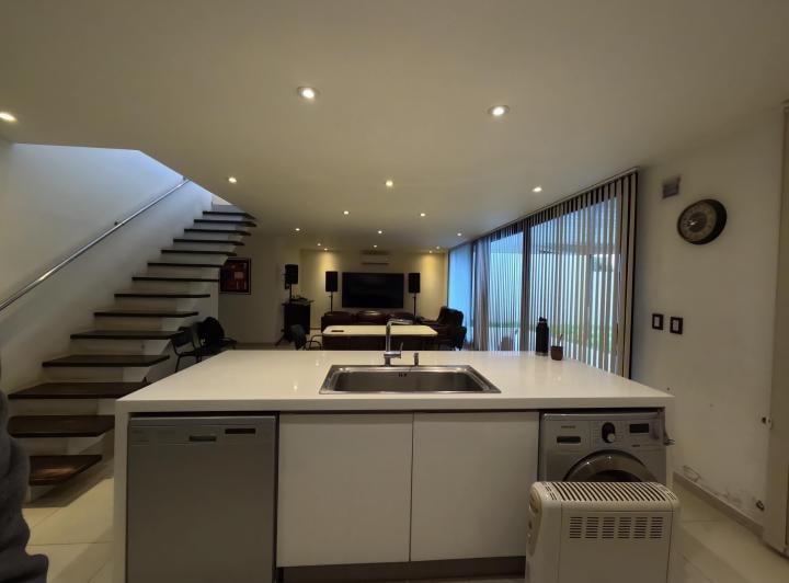 Casa · 141m² · 6 Ambientes · 2 Cocheras