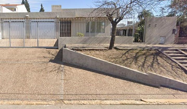 Casa · 217m² · 5 Ambientes · 2 Cocheras