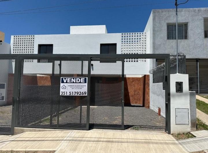 Casa · 139m² · 5 Ambientes · 2 Cocheras