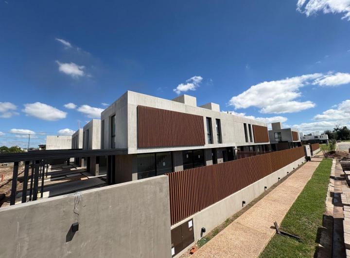 Casa · 160m² · 6 Ambientes · 2 Cocheras