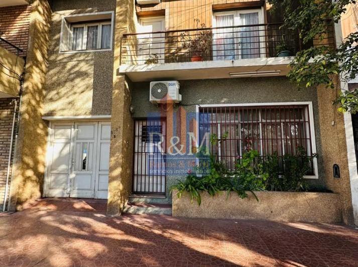 Casa · 240m² · 7 Ambientes · 3 Cocheras