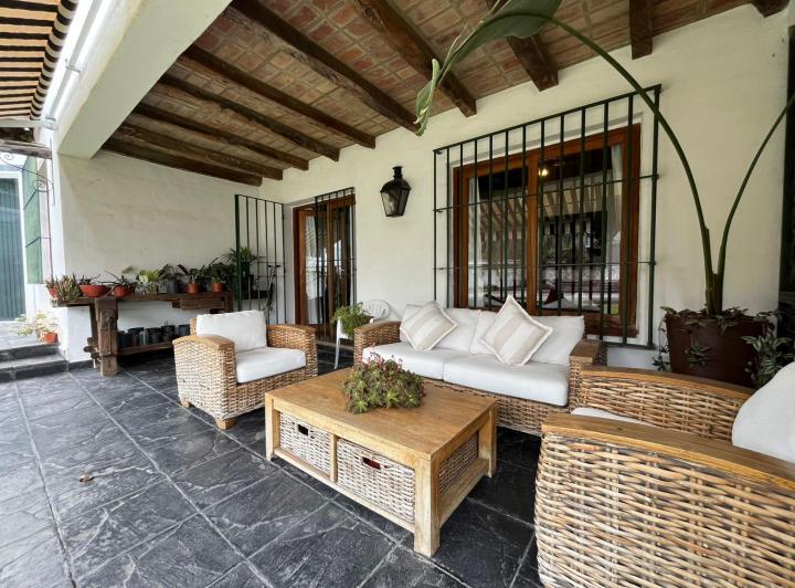 Casa · 272m² · 10 Ambientes · 2 Cocheras