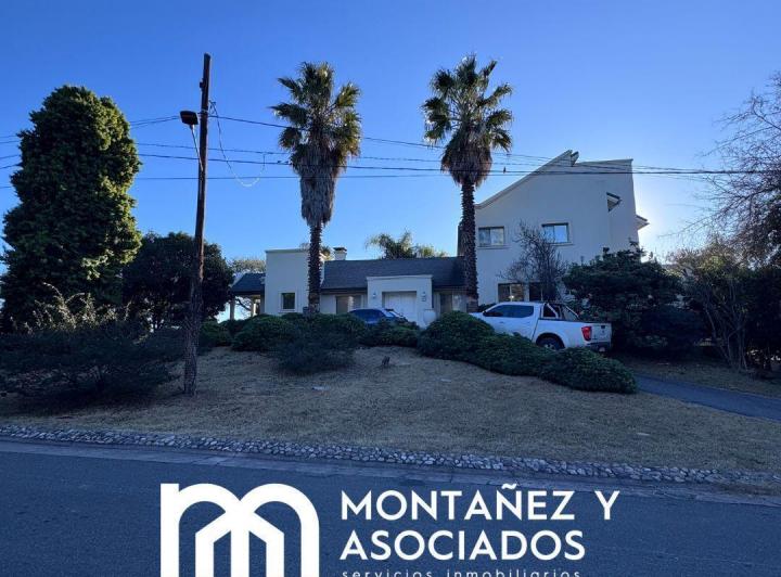 Casa · 564m² · 10 Ambientes · 4 Cocheras