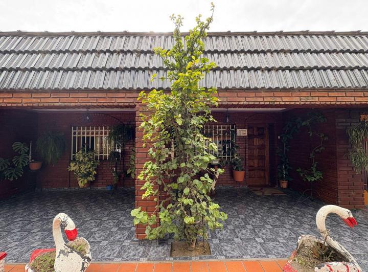 Casa · 150m² · 5 Ambientes · 2 Cocheras