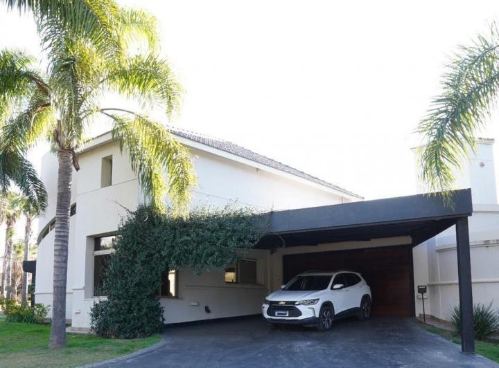 Casa · 525m² · 11 Ambientes · 2 Cocheras