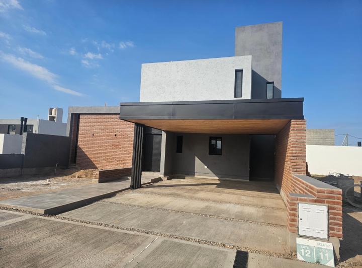 Casa · 189m² · 8 Ambientes · 2 Cocheras