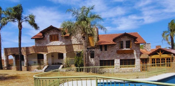 Casa · 1080m² · 16 Ambientes · 6 Cocheras