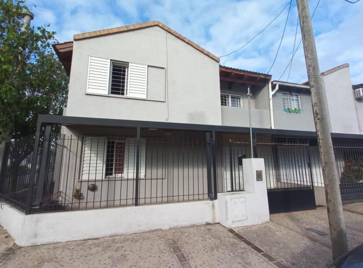 Casa · 333m² · 6 Ambientes · 1 Cochera