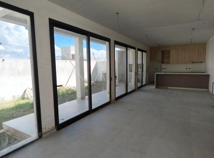 Casa · 120m² · 4 Ambientes · 2 Cocheras
