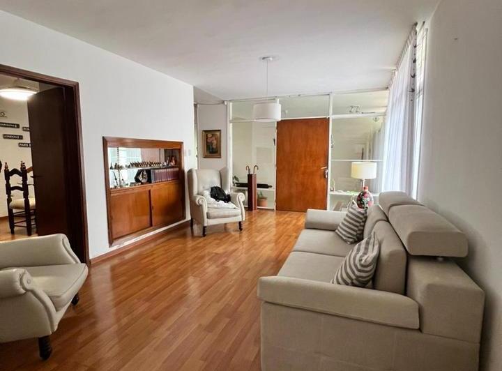 Casa · 225m² · 5 Ambientes · 1 Cochera