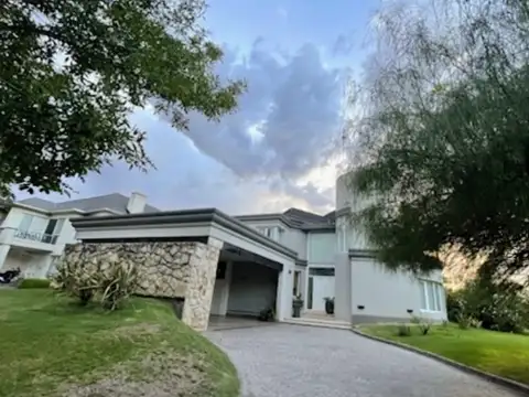 Casa en Venta en Countries y Barrios Cerrados en Río Cuarto, Río Cuarto