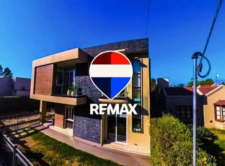 Casa · 380m² · 5 Ambientes · 1 Cochera