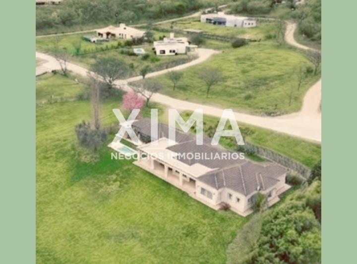 Casa · 3372m² · 4 Dormitorios · 2 Cocheras