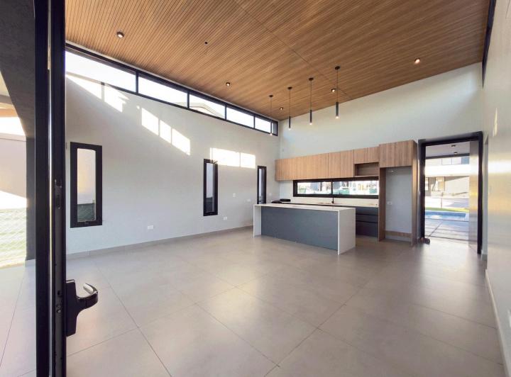 Casa · 360m² · 4 Ambientes · 2 Cocheras