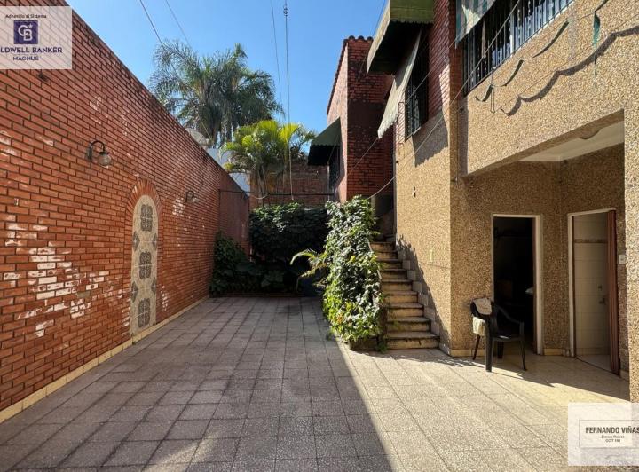 Casa · 93m² · 6 Ambientes · 2 Cocheras