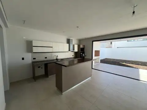 Casa en Venta en Barrio Rincones de Manantiales, Countries y Barrios Cerrados en Capital