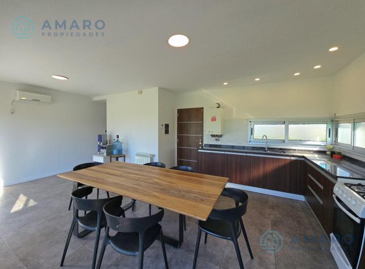Casa · 63m² · 2 Ambientes · 2 Cocheras