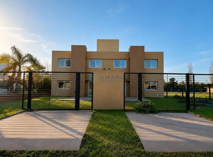 Casa · 74m² · 3 Ambientes · 1 Cochera