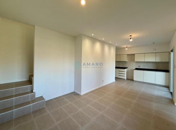 Casa · 74m² · 3 Ambientes · 1 Cochera
