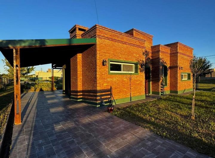 Casa · 102m² · 3 Ambientes · 2 Cocheras