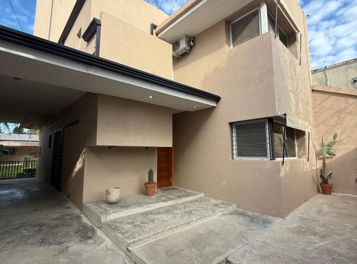 Casa · 387m² · 7 Ambientes · 3 Cocheras