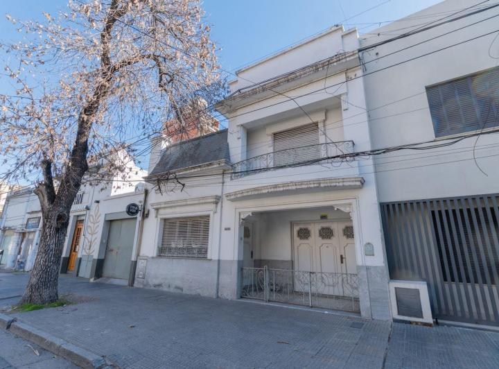 Casa · 242m² · 8 Ambientes