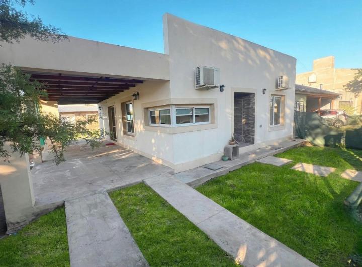 Casa · 130m² · 5 Ambientes · 2 Cocheras