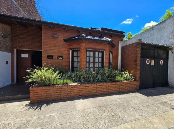 Casa · 196m² · 8 Ambientes · 1 Cochera