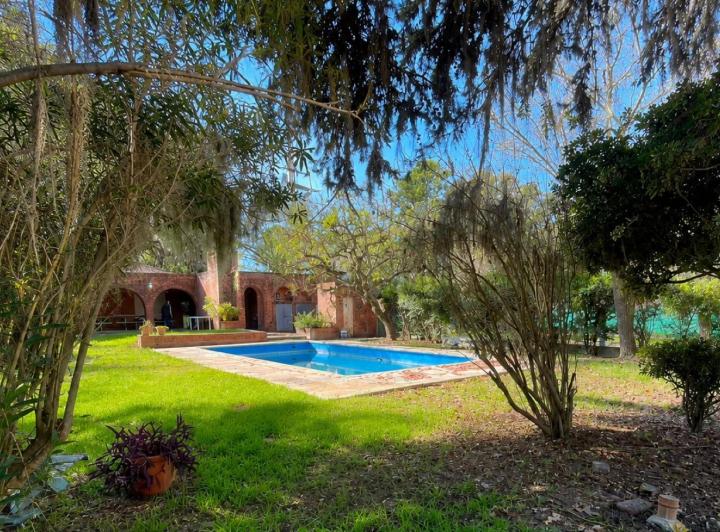 Casa · 154m² · 8 Ambientes · 2 Cocheras