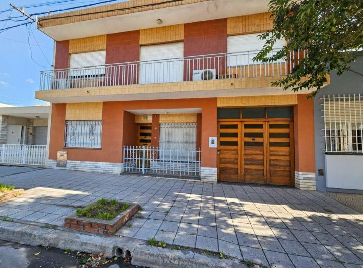 Casa · 218m² · 7 Ambientes