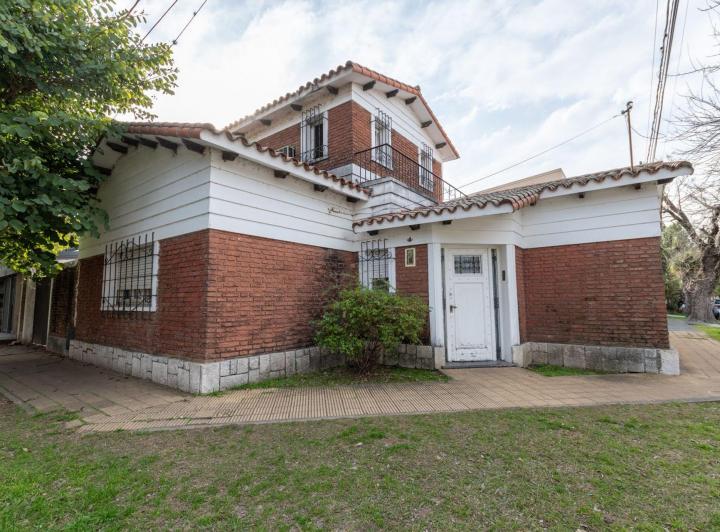 Casa · 205m² · 6 Ambientes · 1 Cochera