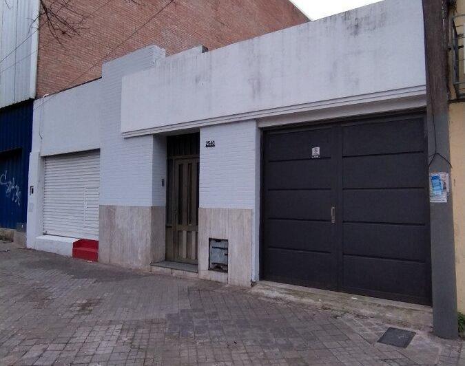 Casa · 200m² · 8 Ambientes · 1 Cochera