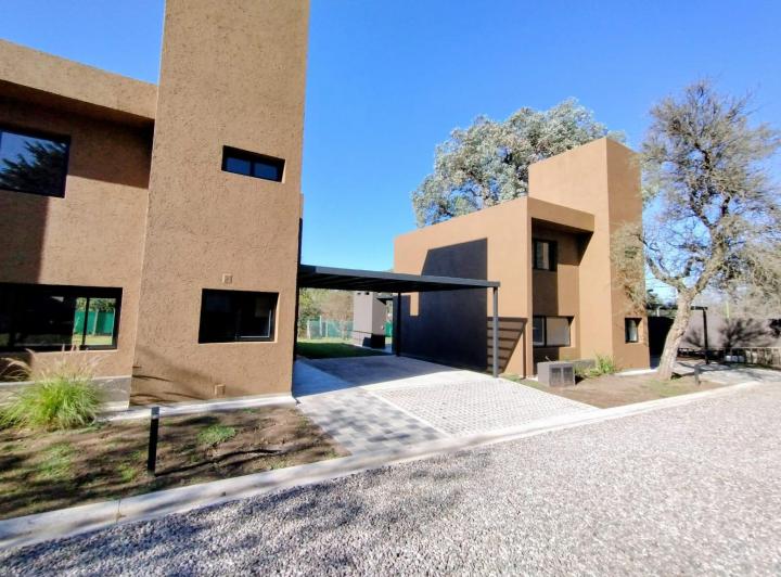 Casa · 153m² · 4 Ambientes · 2 Cocheras