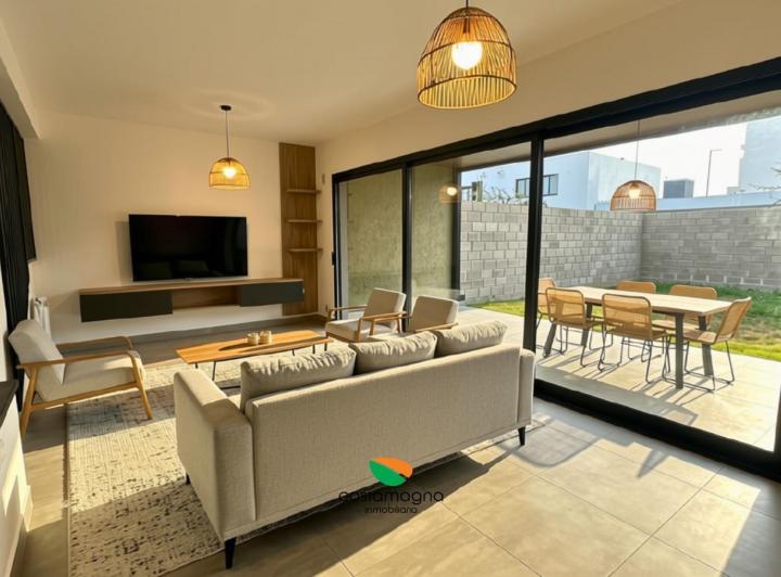 Casa · 171m² · 5 Ambientes · 2 Cocheras