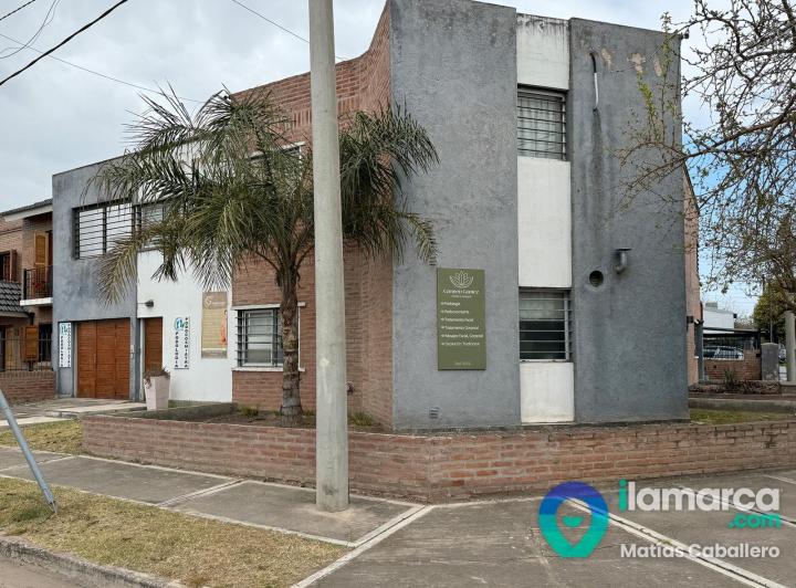 Casa · 140m² · 3 Dormitorios · 2 Cocheras