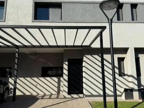 Casa en Alquiler en Fisherton, Rosario