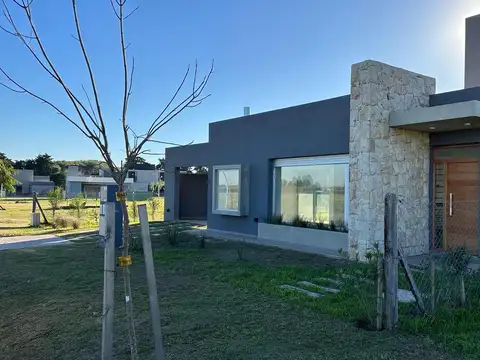 Casa en Alquiler en Pueblo Esther, Rosario