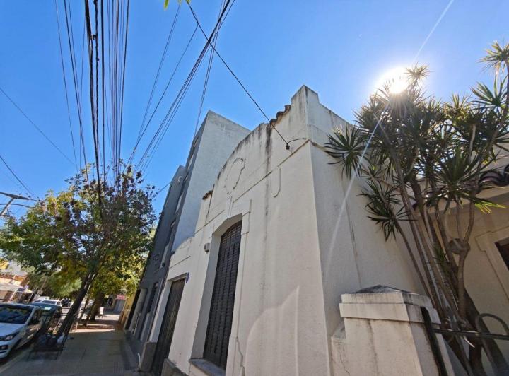 Casa · 180m² · 10 Ambientes · 1 Cochera