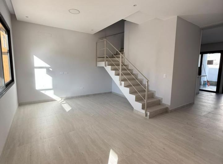 Casa · 168m² · 5 Ambientes · 2 Cocheras