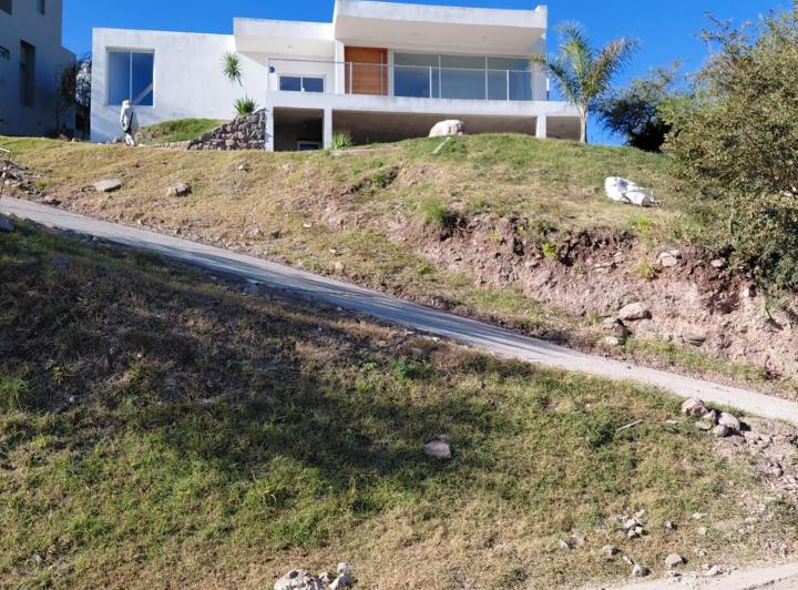 Casa · 248m² · 5 Ambientes · 2 Cocheras