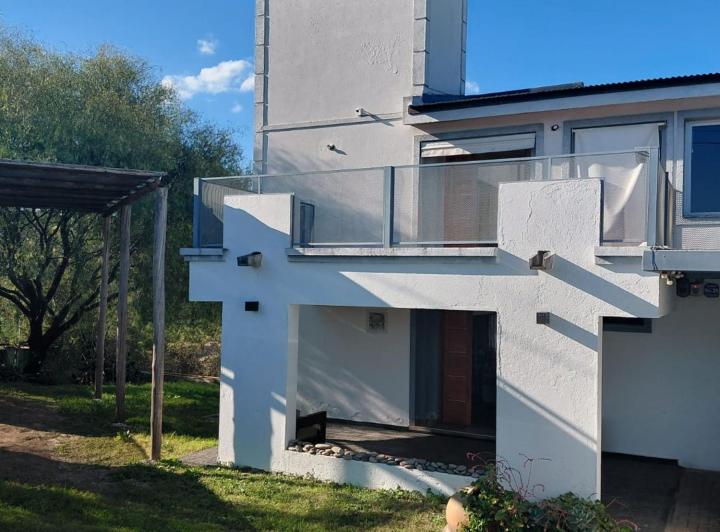Casa · 379m² · 9 Ambientes · 2 Cocheras