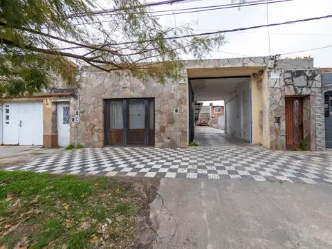 Galpón en Venta en Remedios De Escalada De San Martin, Rosario