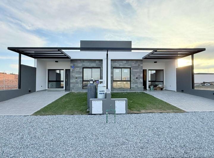 Casa · 90m² · 4 Ambientes · 2 Cocheras