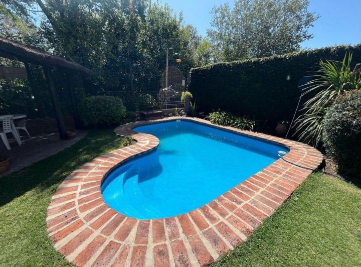 Casa · 160m² · 5 Ambientes · 2 Cocheras