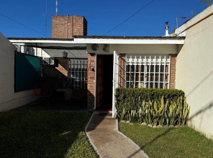 Casa · 83m² · 5 Ambientes · 2 Cocheras