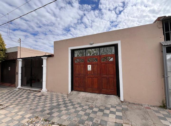 Casa · 185m² · 6 Ambientes · 3 Cocheras