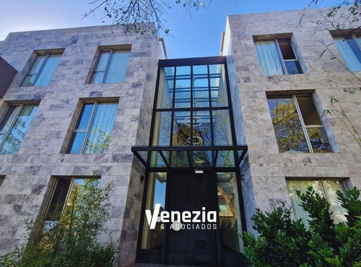 Casa · 150m² · 6 Ambientes · 2 Cocheras