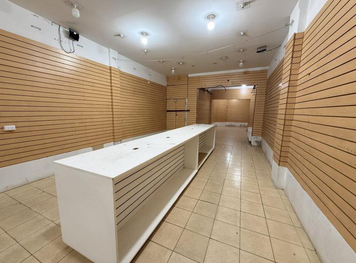 Local comercial · 120000m²