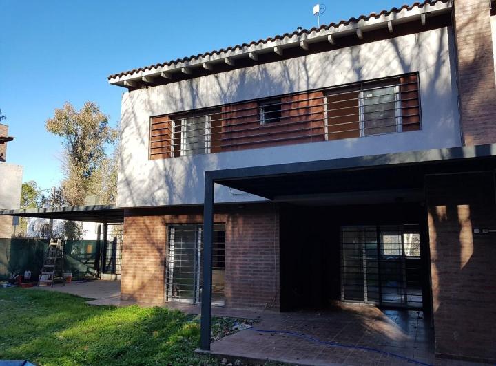 Casa · 150m² · 4 Ambientes · 2 Cocheras