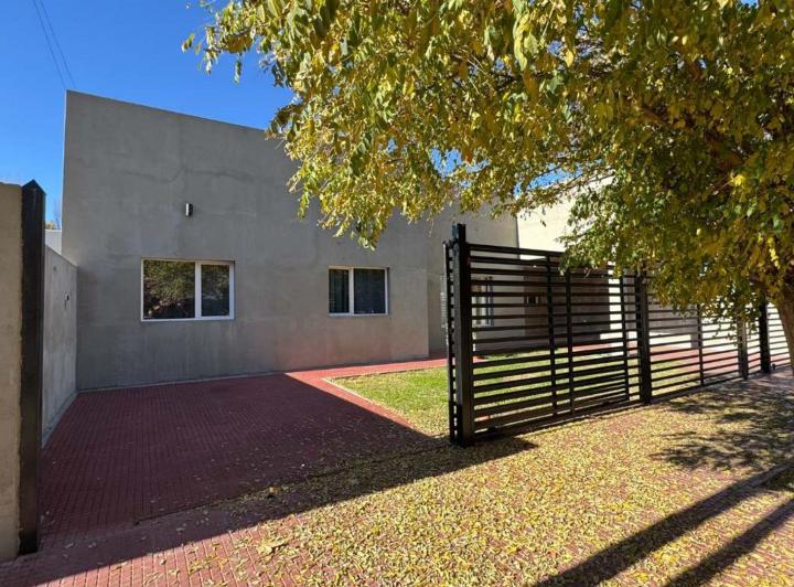 Casa · 205m² · 7 Ambientes · 1 Cochera